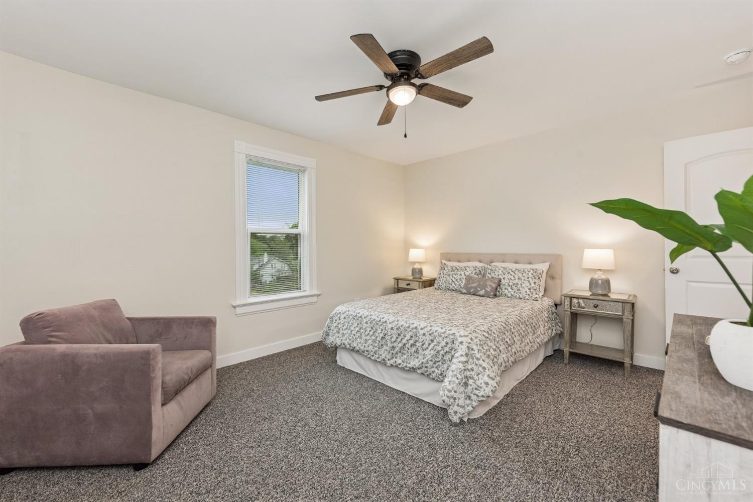 6124 Roe Street Cincinnati, OH 45227 - Photo 34 of 61 Primary Suite w/ Sitting area, Full Bath and Large Walk-in Closet!