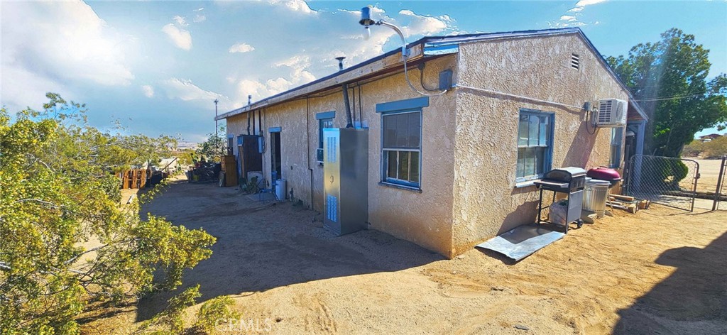 6555 Indian Cove Road Twentynine Palms, CA 92277 - Photo 6 of 14 a view of a house with a yard