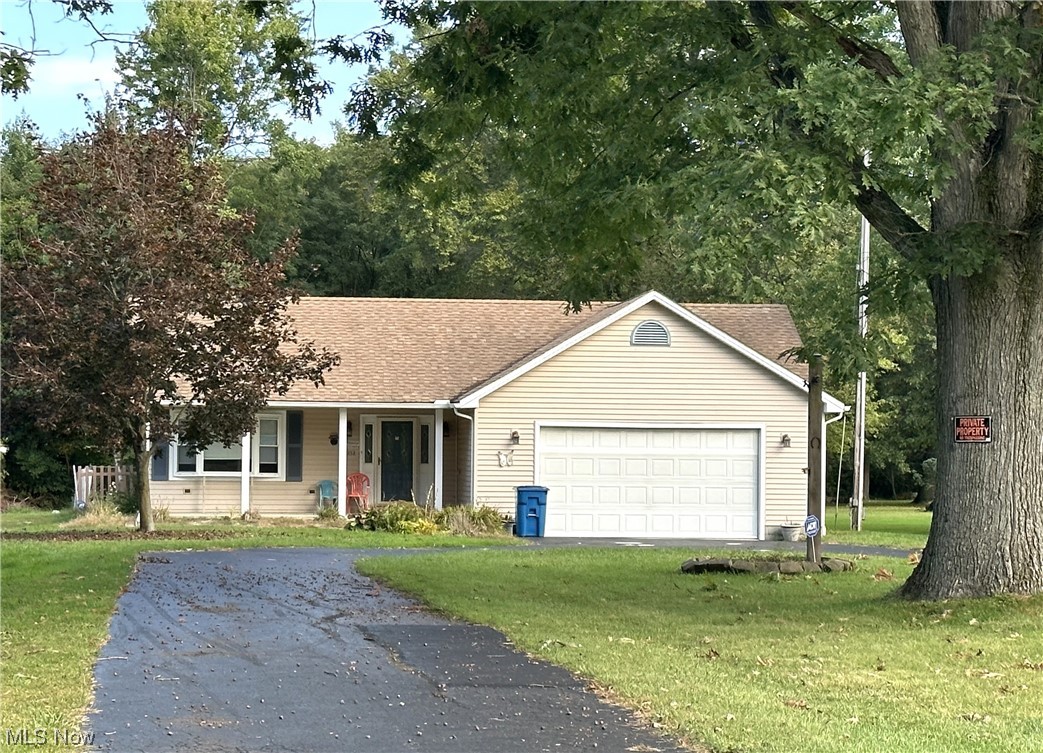 2352 Salt Springs Road Warren, OH 44481 - Photo 1 of 14 Single story home with a front lawn and a garage