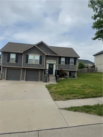 $365,000 | 8932 Northeast 116th Place, Kansas City, MO 64157