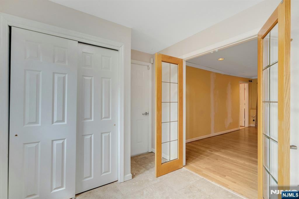 9 Hemlock Drive Paramus, NJ 07652 - Photo 13 of 35