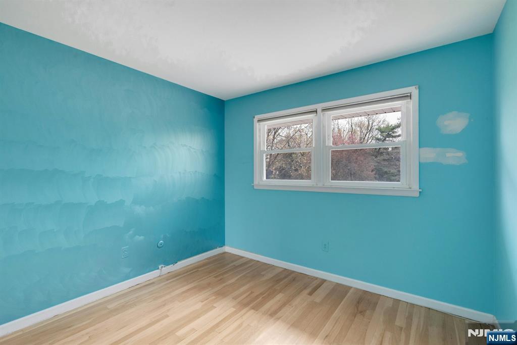 9 Hemlock Drive Paramus, NJ 07652 - Photo 29 of 35