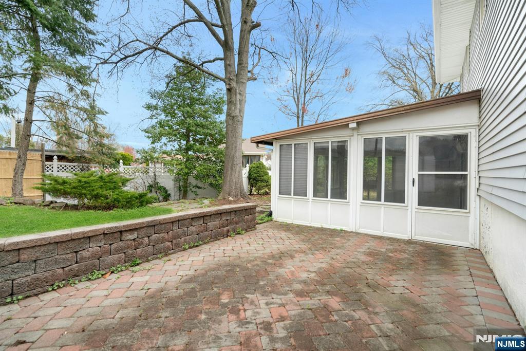 9 Hemlock Drive Paramus, NJ 07652 - Photo 34 of 35