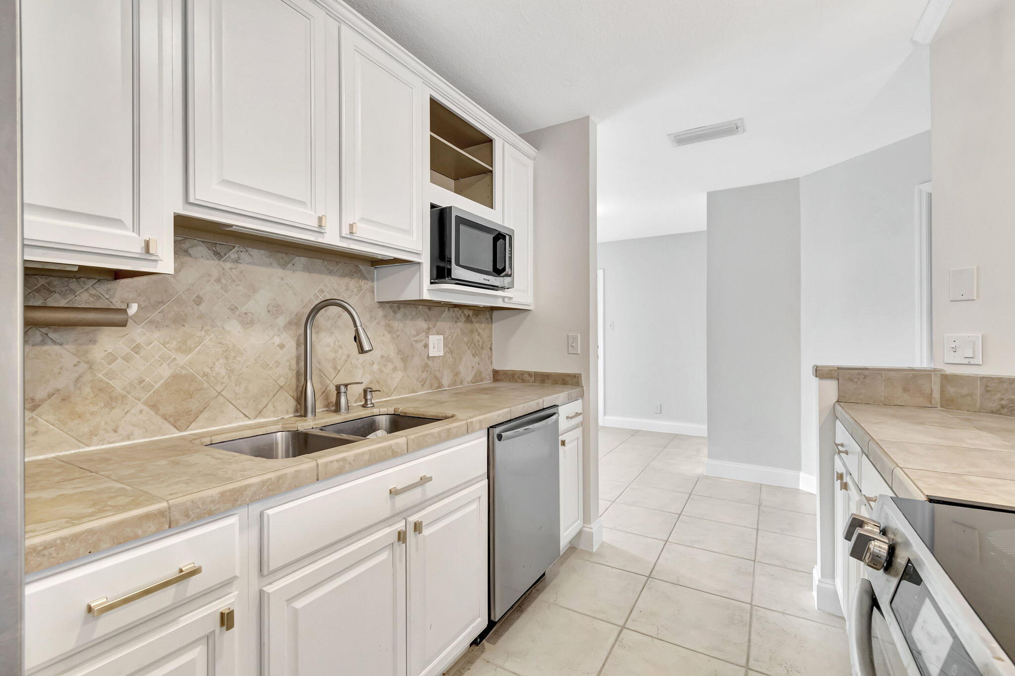 3799 Northwest 2nd Court Boca Raton, FL 33431 - Photo 14 of 50 15-web-or-mls-DSC_3715