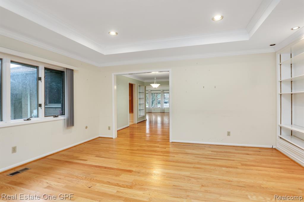 7 Vernier Road Grosse Pointe Shores, MI 48236 - Photo 7 of 25