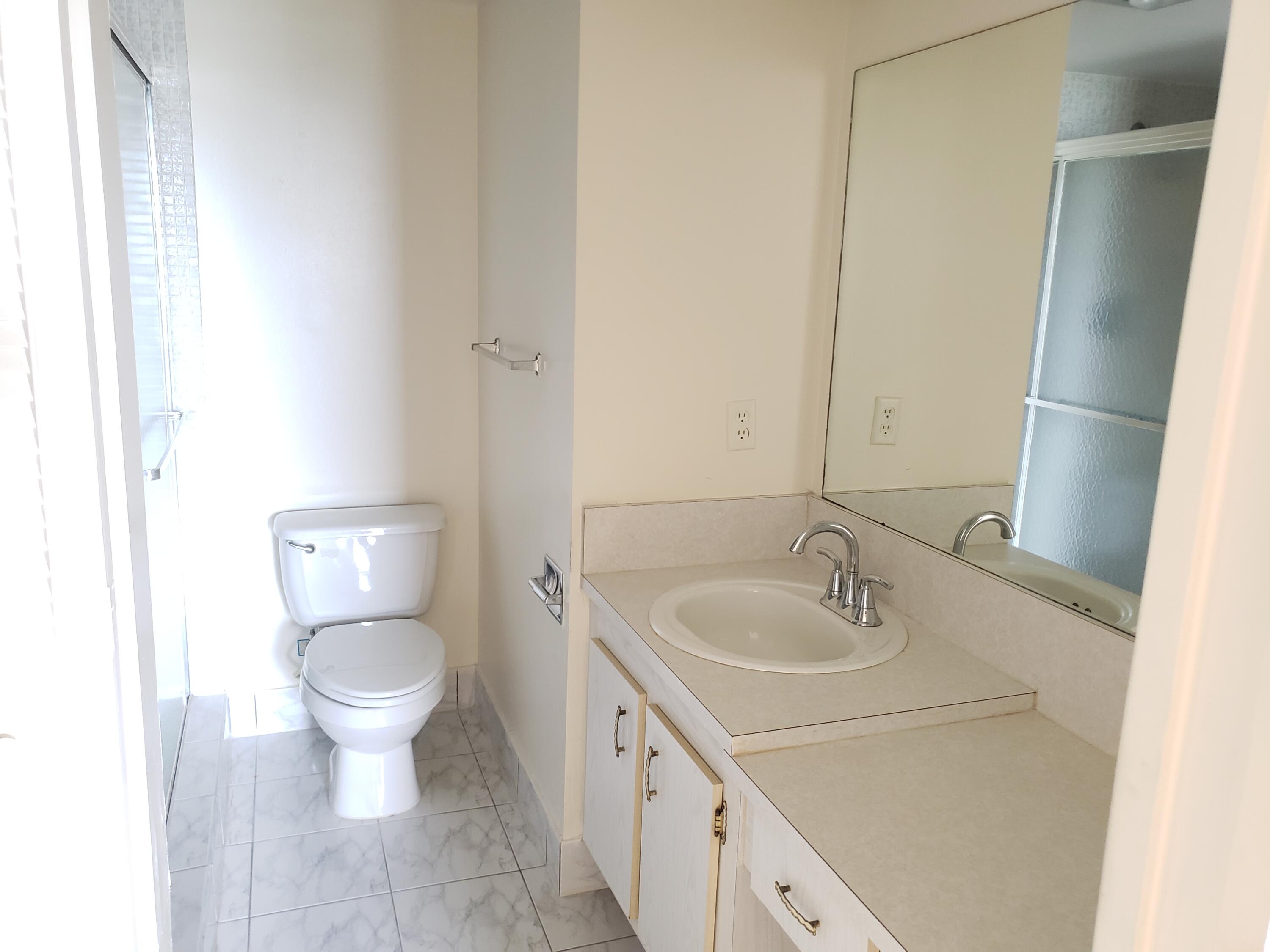 4055 Wolverton C Boca Raton, FL 33434 - Photo 9 of 12 Bathroom 1