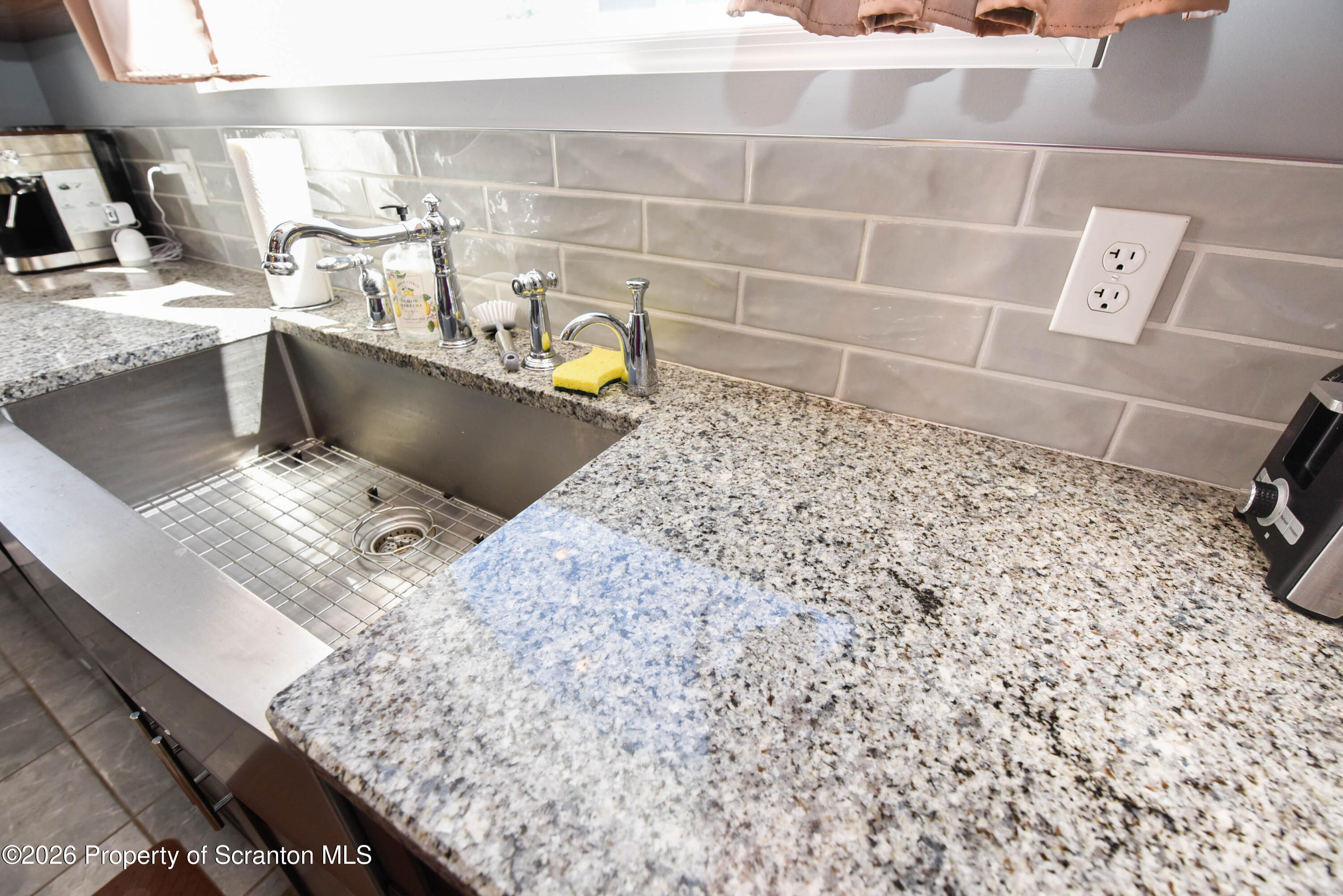 614 Warren Street Blakely, PA 18452 - Photo 12 of 44 Kitchen