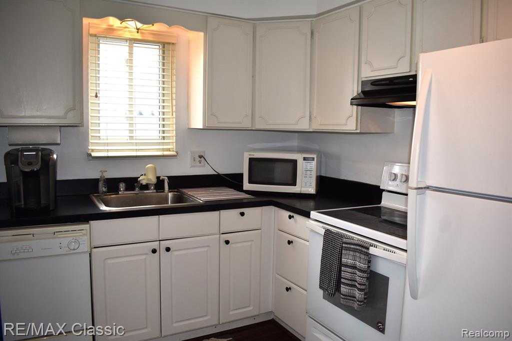 100 West Hickory Grove Road, Unit E1 Bloomfield Hills, MI 48304 - Photo 9 of 23