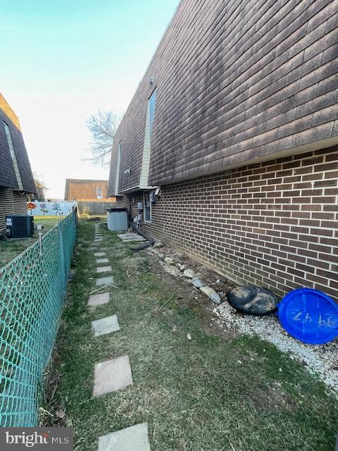 9947 Wingtip Road Philadelphia, PA 19115 - Photo 16 of 19 Side of the house 1