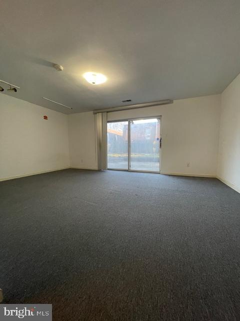9947 Wingtip Road Philadelphia, PA 19115 - Photo 6 of 19 Living Room