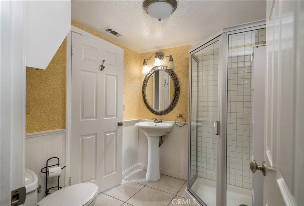 34150 Stowe Road Winchester, CA 92545 - Photo 17 of 80 Downstairs bathroom with walk-in shower.