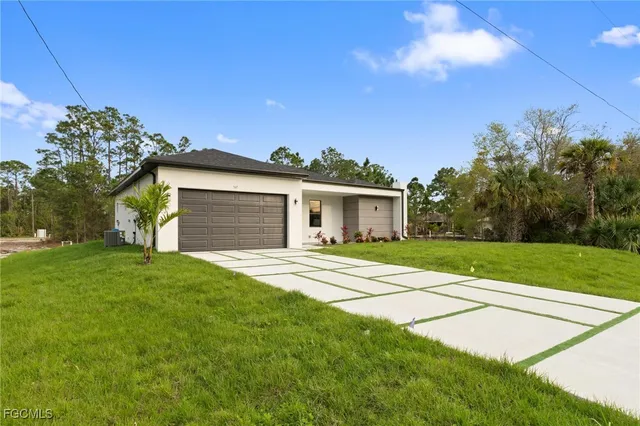 $1,990 | 567 Flamingo Avenue South, Lehigh Acres, FL 33974