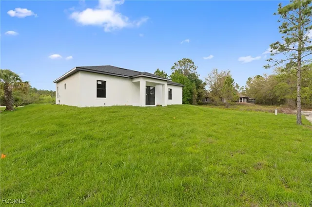 $1,990 | 567 Flamingo Avenue South, Lehigh Acres, FL 33974