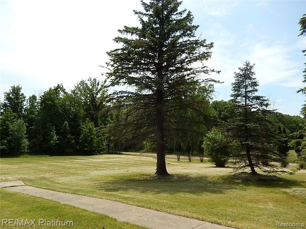 11256 Byron Road Howell, MI 48855 - Photo 75 of 80 75.JPG