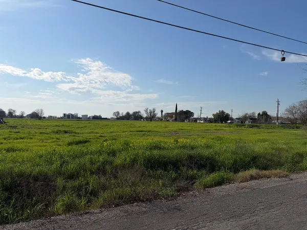 a view of a grassy field