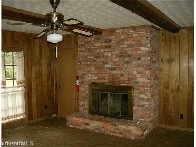 830 Old Winston Road Kernersville, NC 27284 - Photo 2 of 9 Den/Family/Great Room.