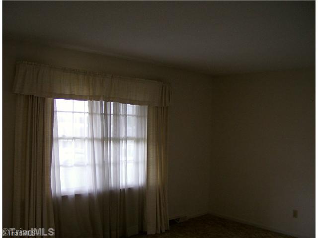 830 Old Winston Road Kernersville, NC 27284 - Photo 4 of 9 Living Room.