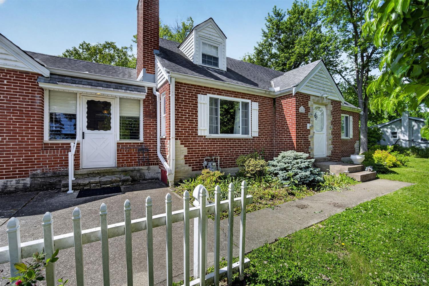 1065 Mc Kelvey Road Cincinnati, OH 45231 - Photo 3 of 38