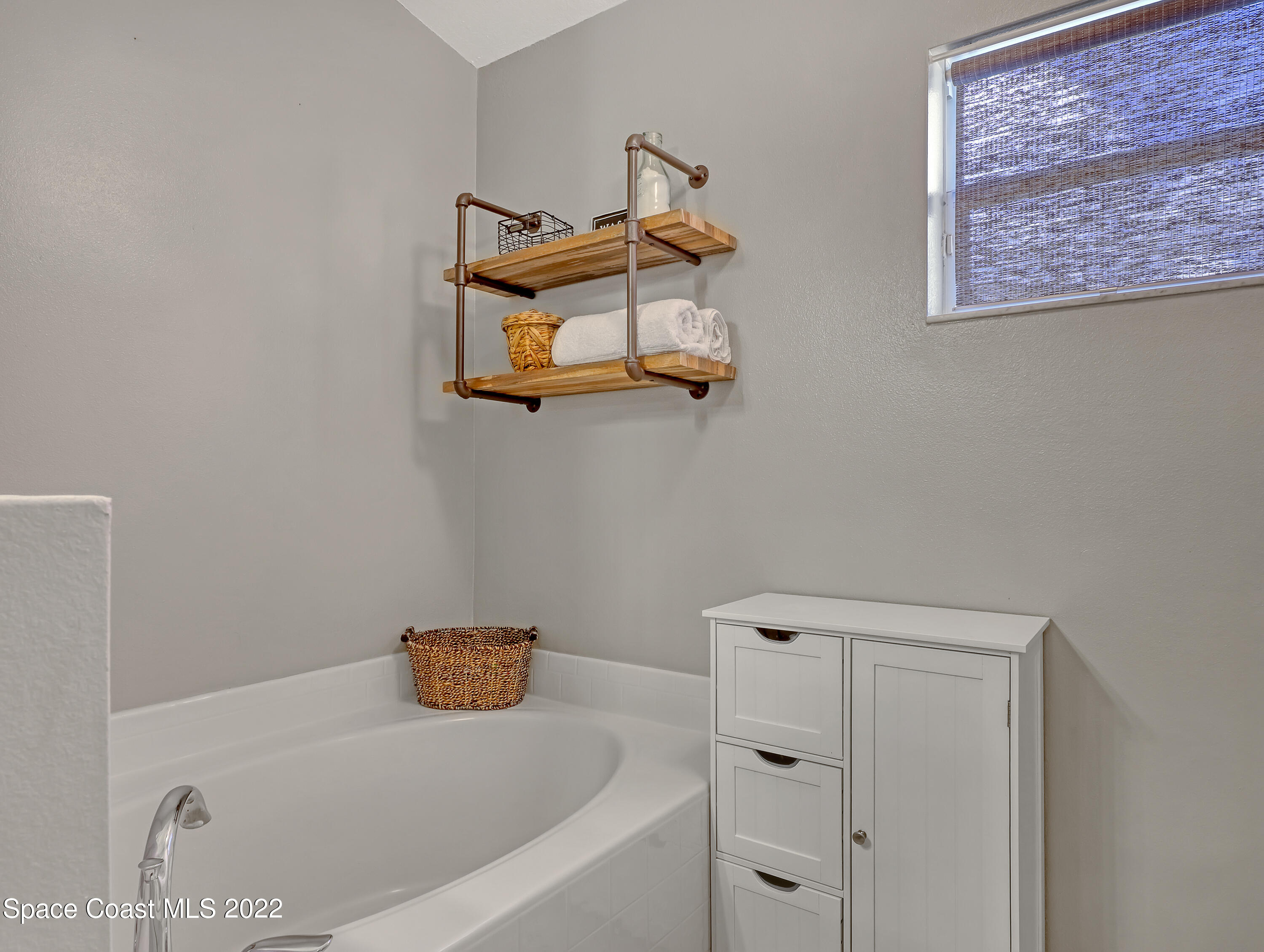 1501 Saxton Road Cocoa, FL 32926 - Photo 17 of 27 Garden Tub