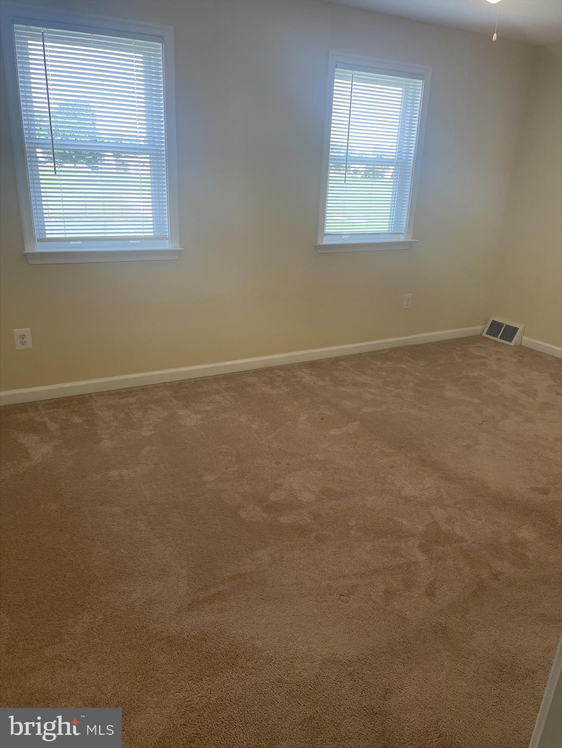 429 Oakwood Road Dundalk, MD 21222 - Photo 3 of 27 an empty room with a window