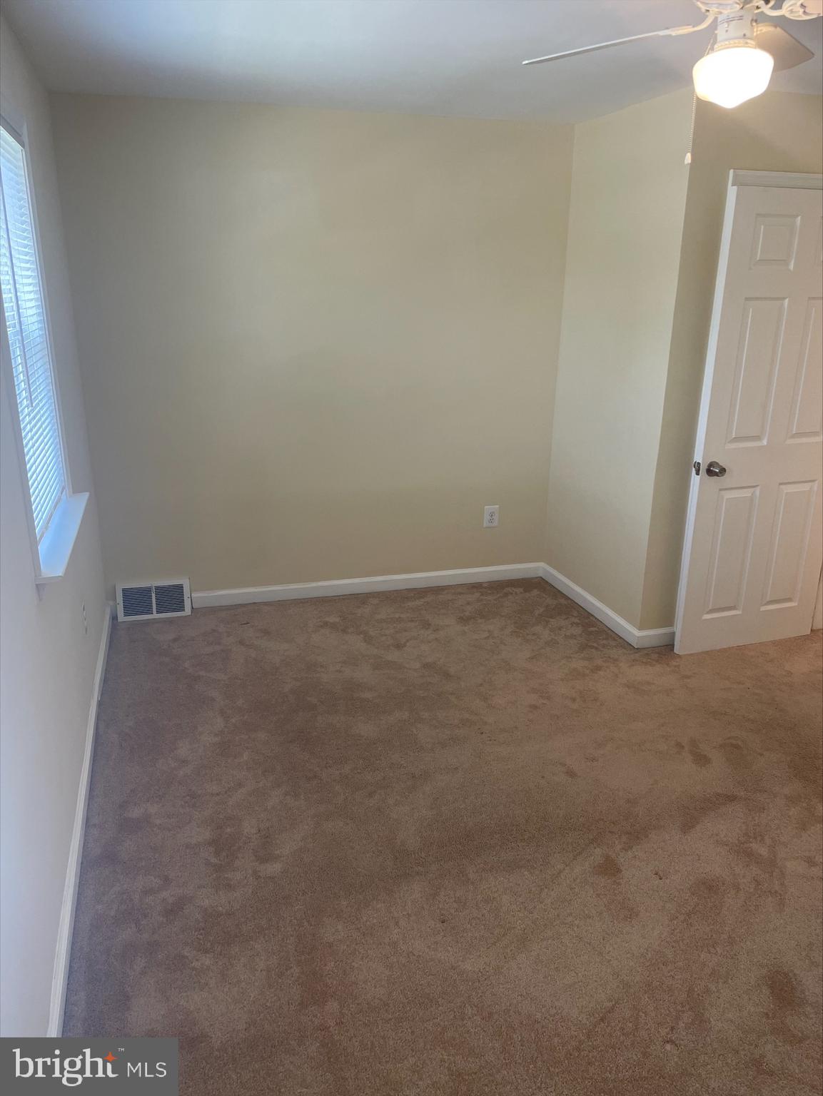 429 Oakwood Road Dundalk, MD 21222 - Photo 4 of 27 a view of an empty room