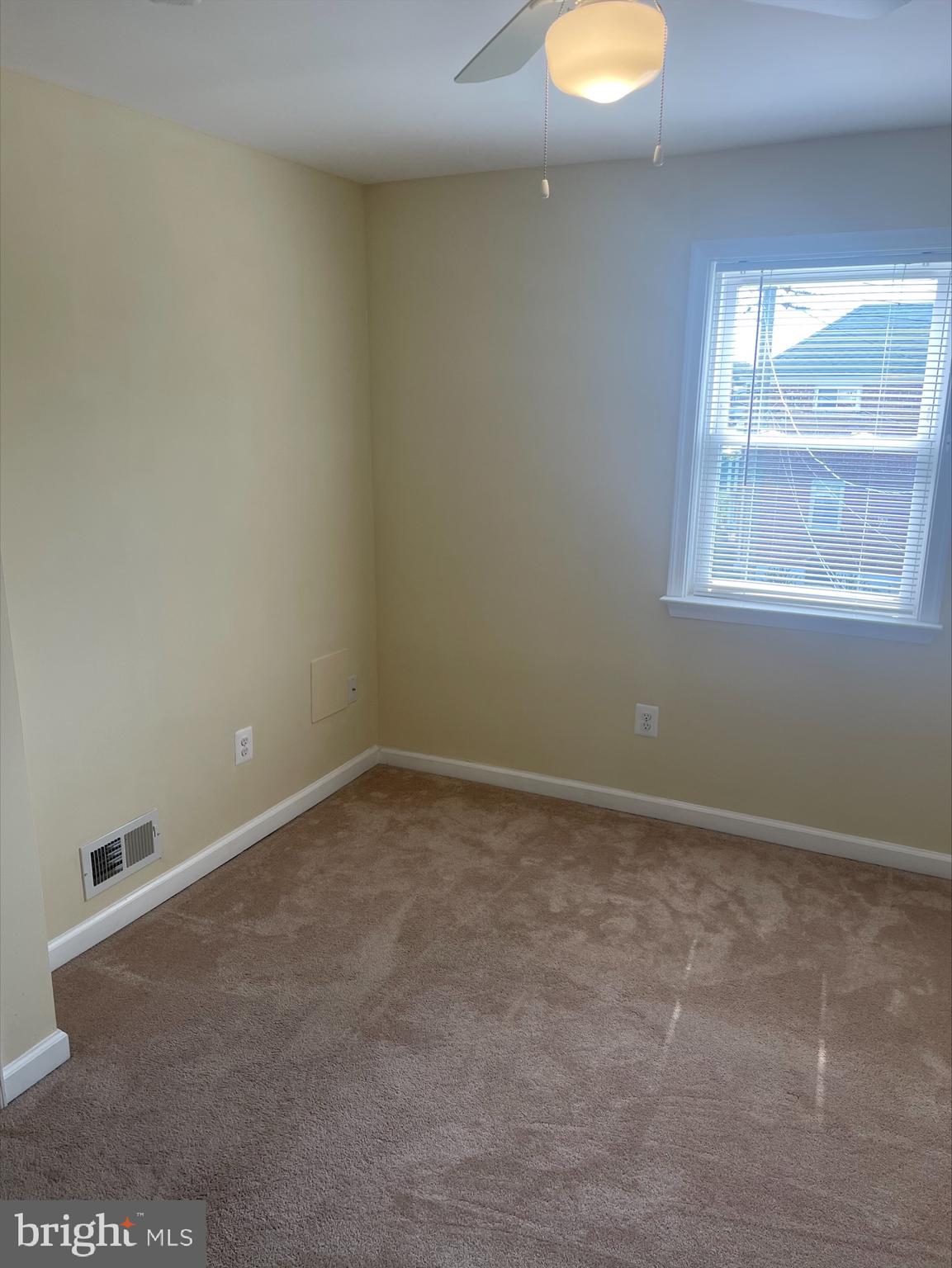 429 Oakwood Road Dundalk, MD 21222 - Photo 7 of 27 an empty room with a window