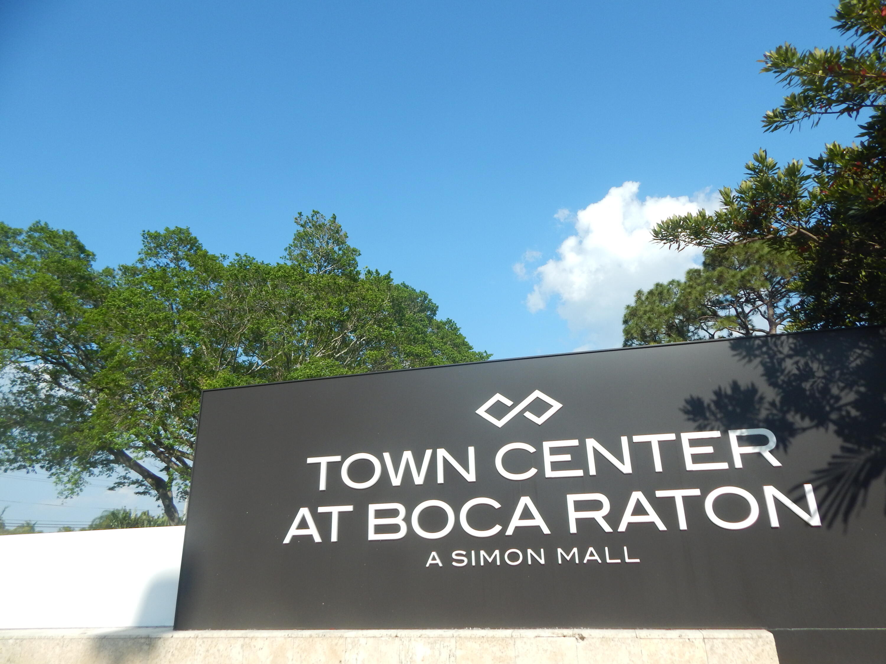 2530 Northwest 40th Street Boca Raton, FL 33434 - Photo 33 of 35 a view of outdoor space with sign board