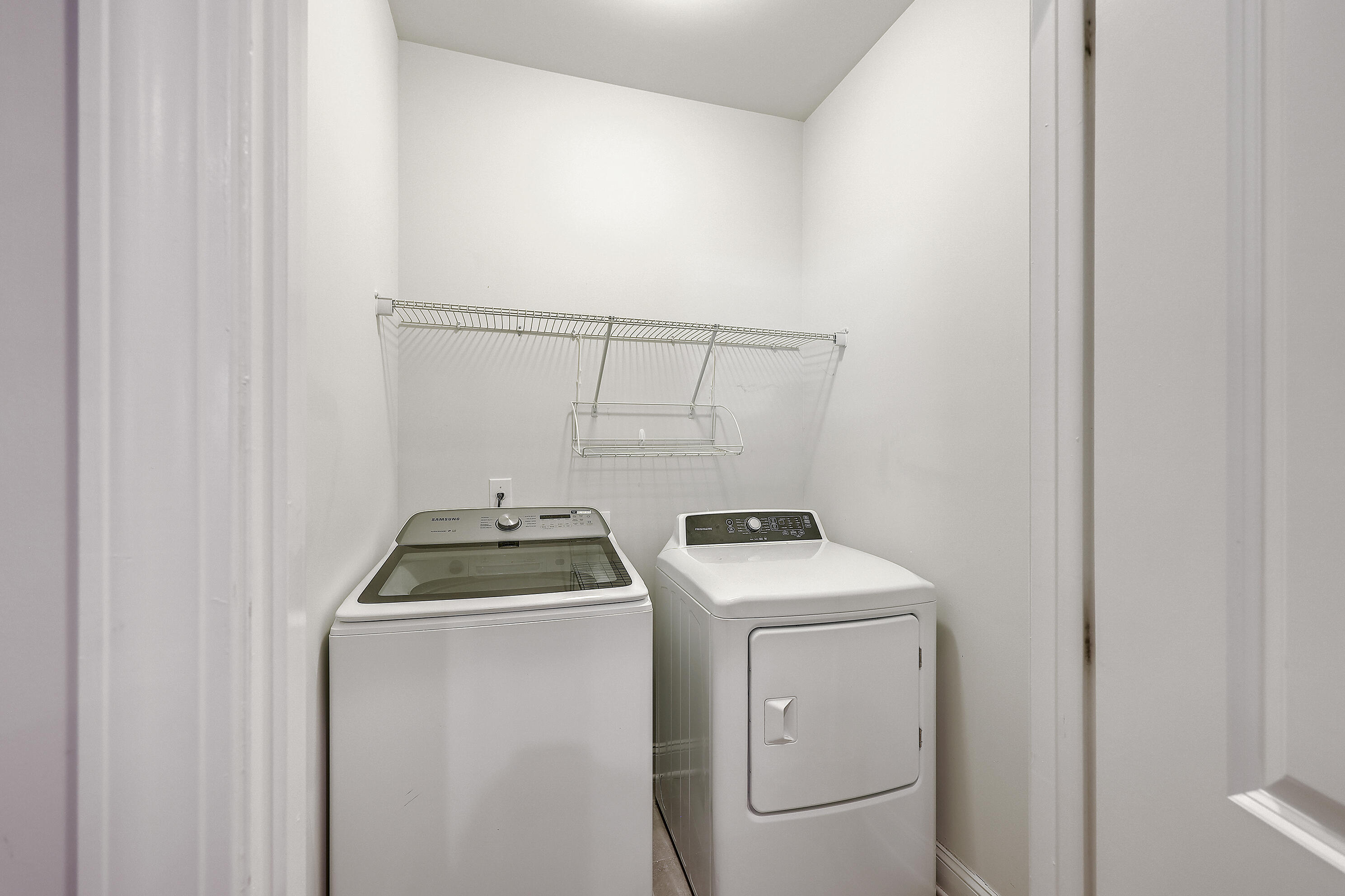 2687 Basildon Road Mount Pleasant, SC 29466 - Photo 27 of 39 Laundry Room