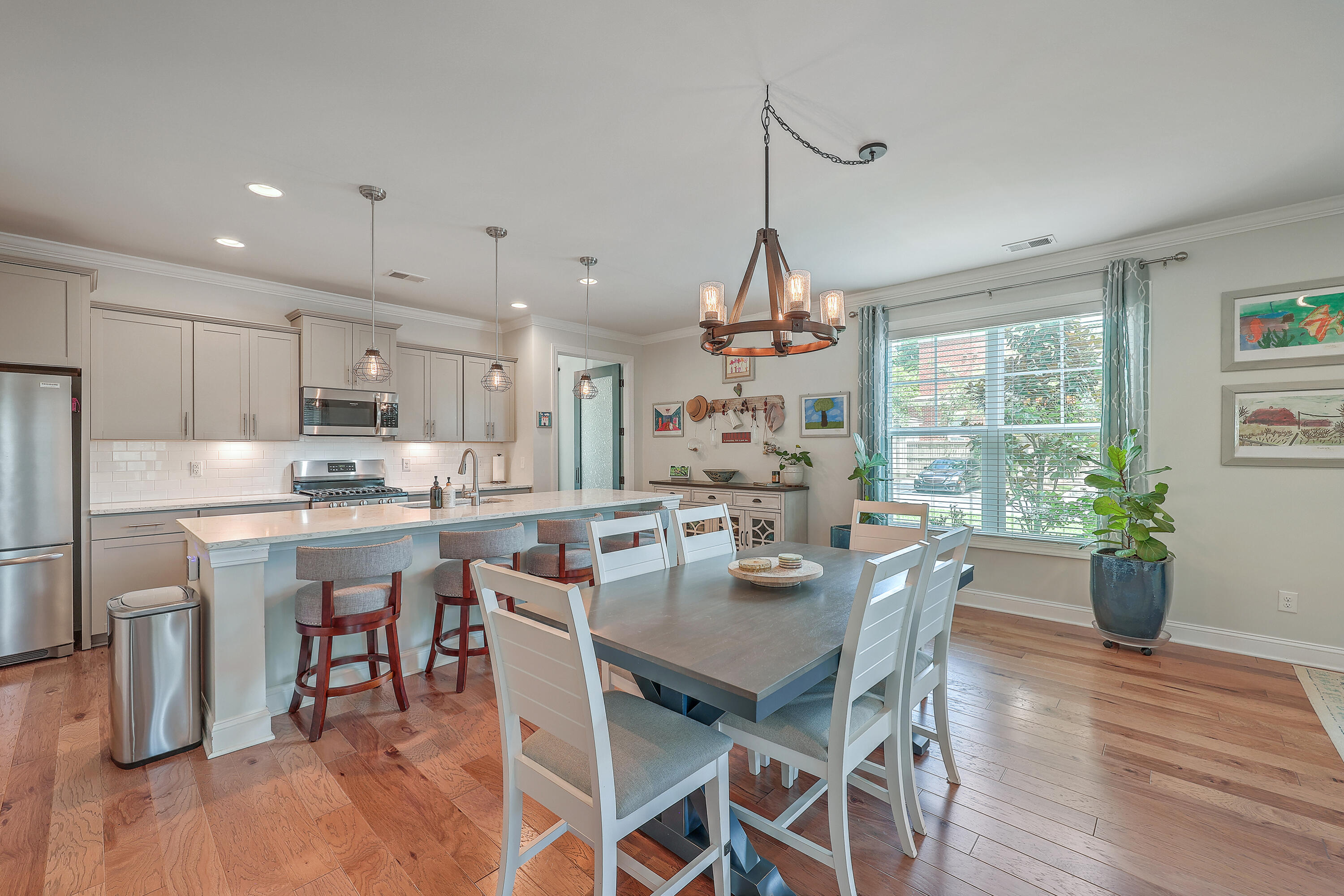2687 Basildon Road Mount Pleasant, SC 29466 - Photo 9 of 39 Kitchen and Dining