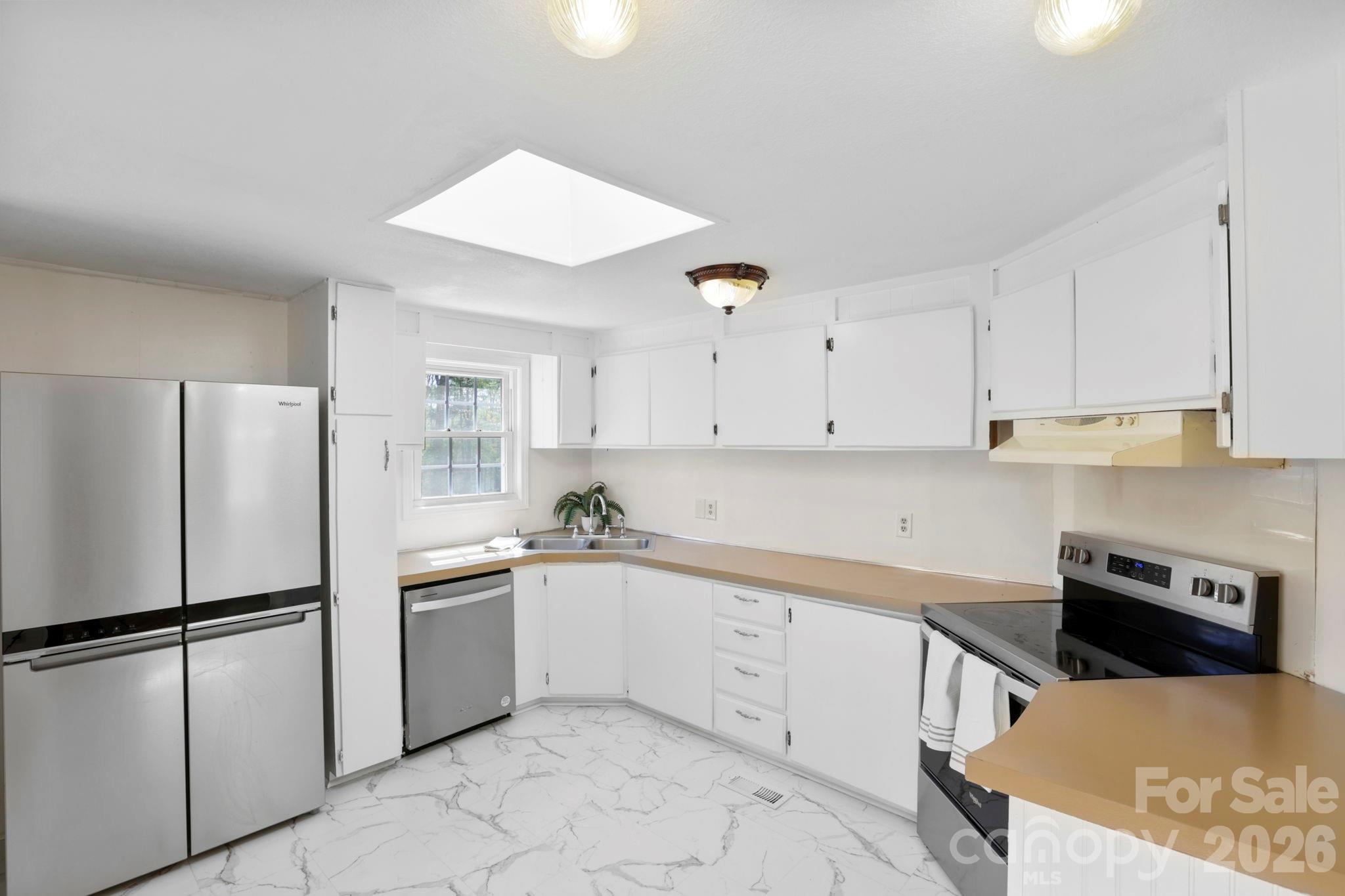 5 Country Road Hendersonville, NC 28791 - Photo 13 of 38