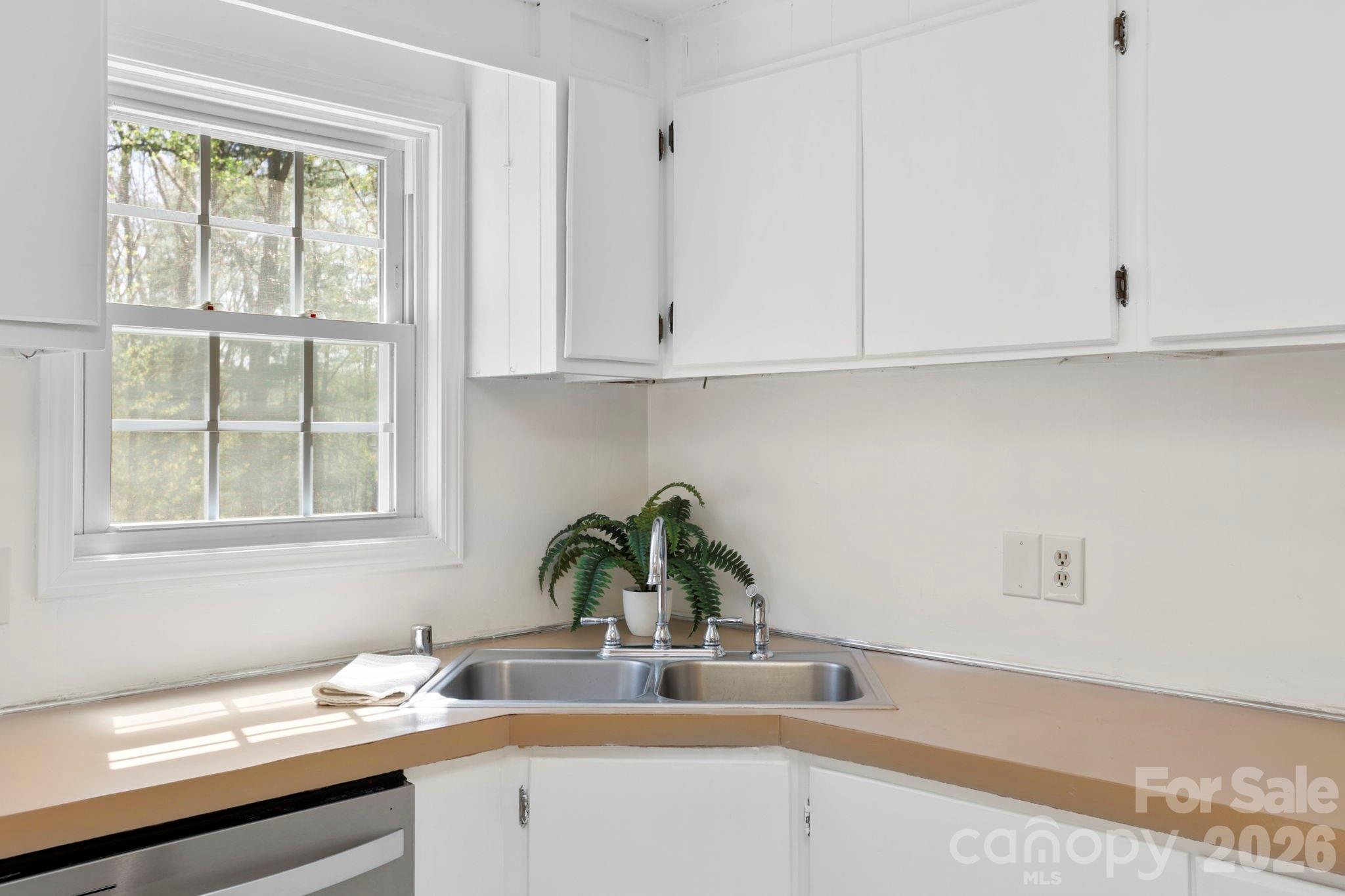 5 Country Road Hendersonville, NC 28791 - Photo 14 of 38