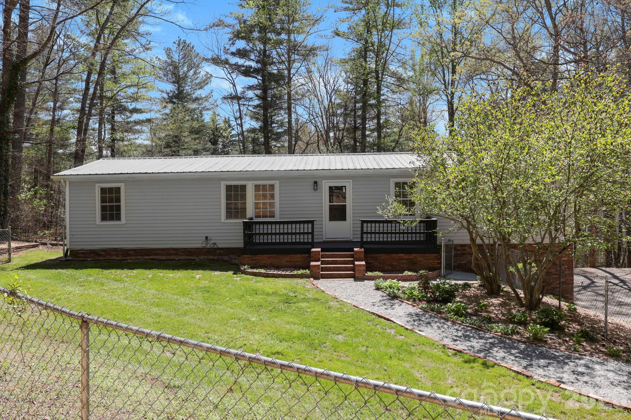 5 Country Road Hendersonville, NC 28791 - Photo 2 of 38