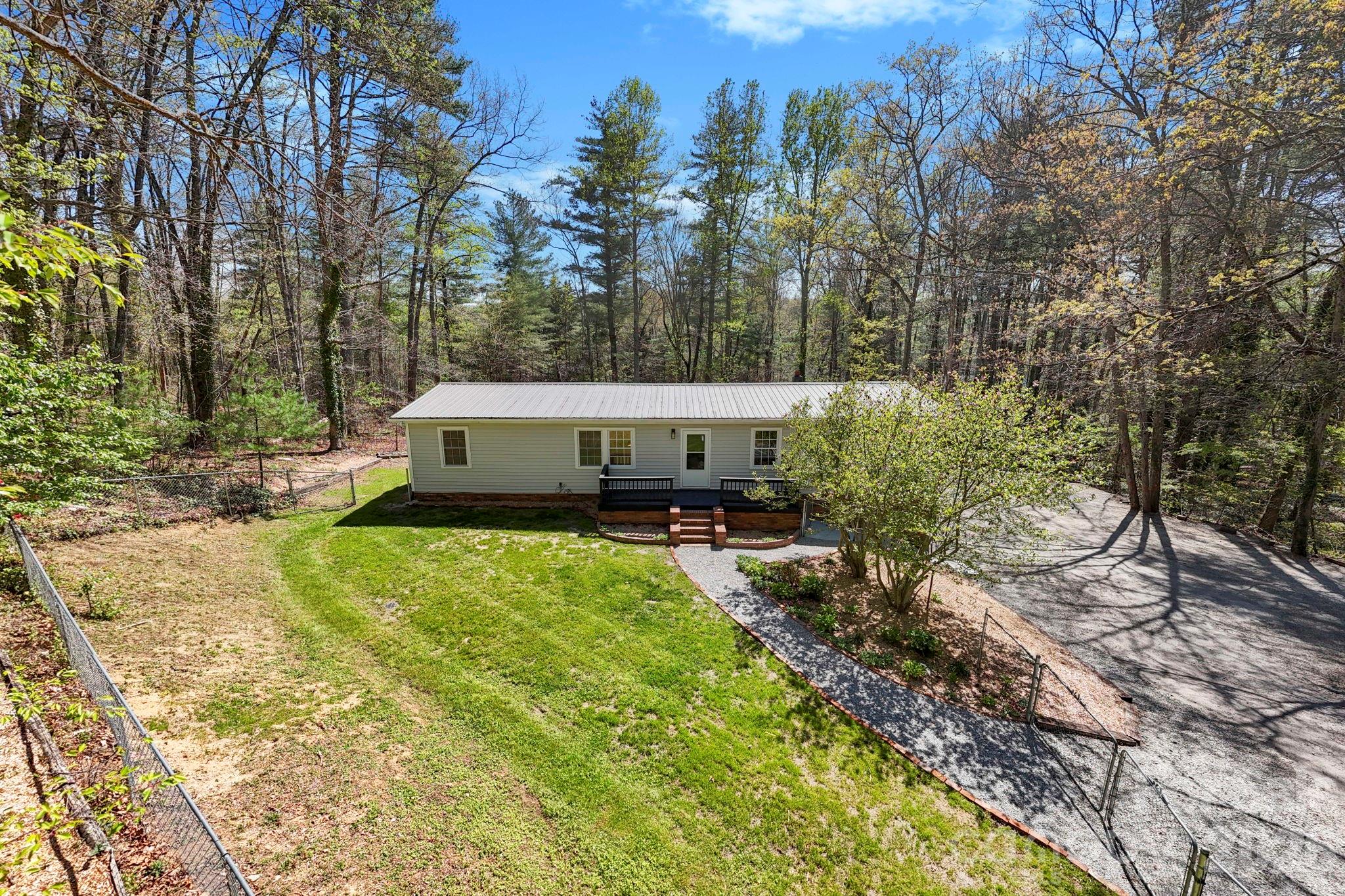 5 Country Road Hendersonville, NC 28791 - Photo 3 of 38