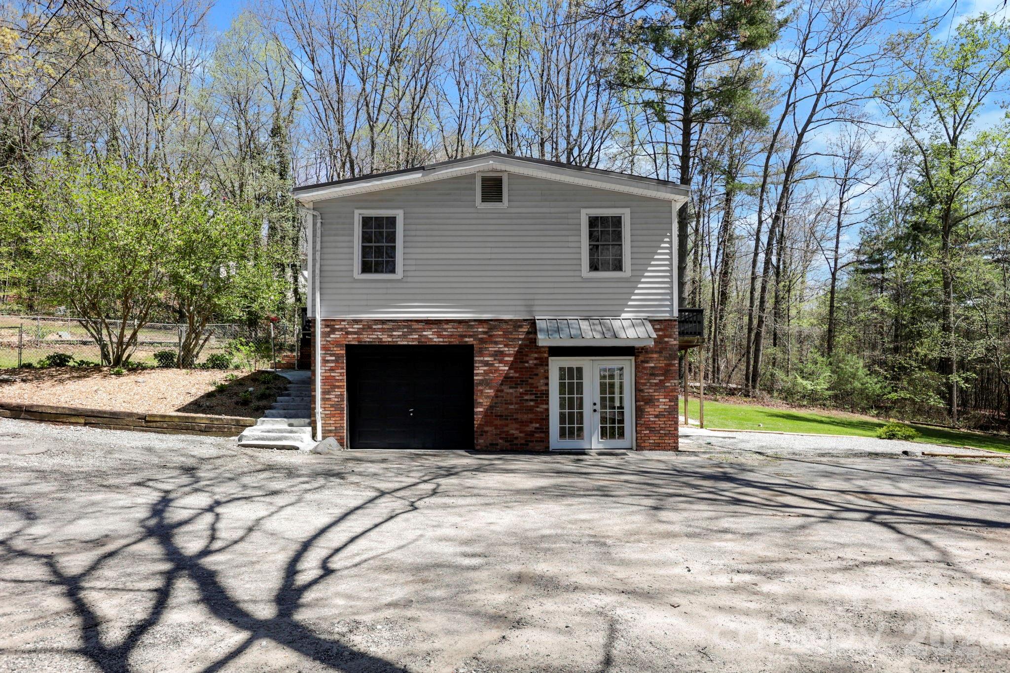 5 Country Road Hendersonville, NC 28791 - Photo 4 of 38