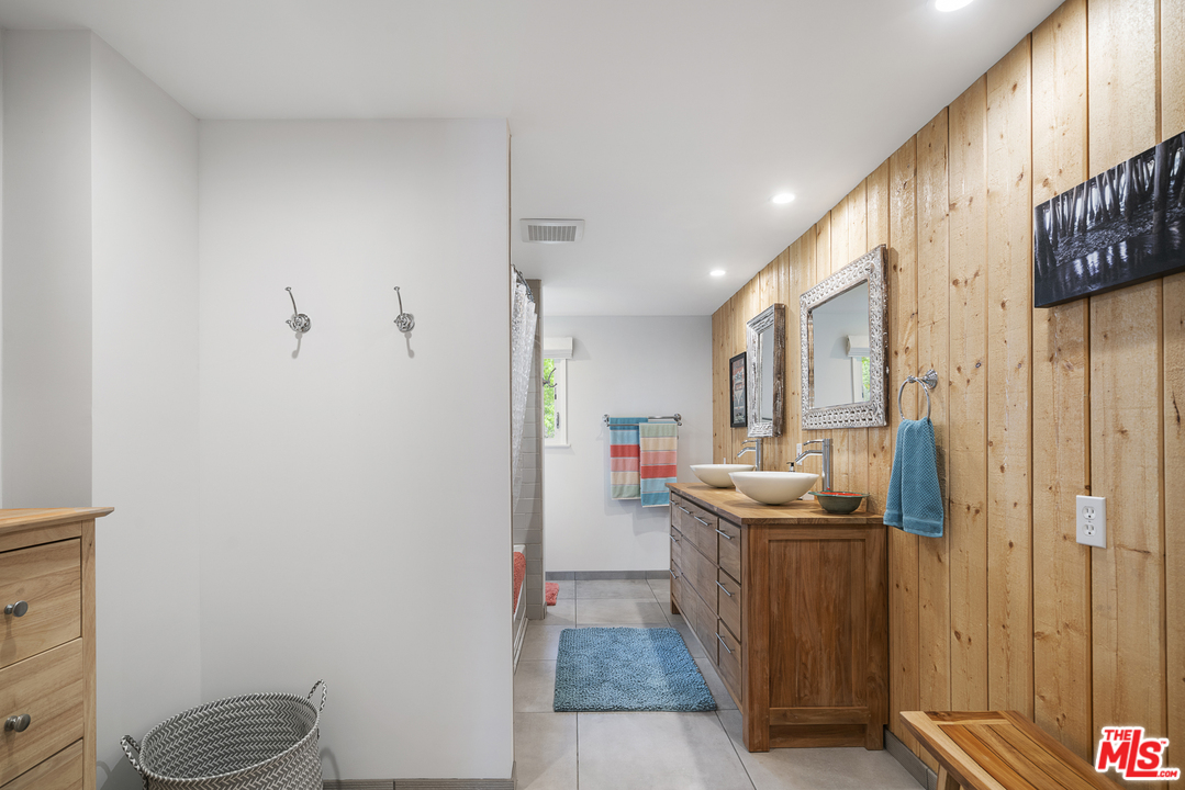 30611 Sicomoro Drive Malibu, CA 90265 - Photo 20 of 29