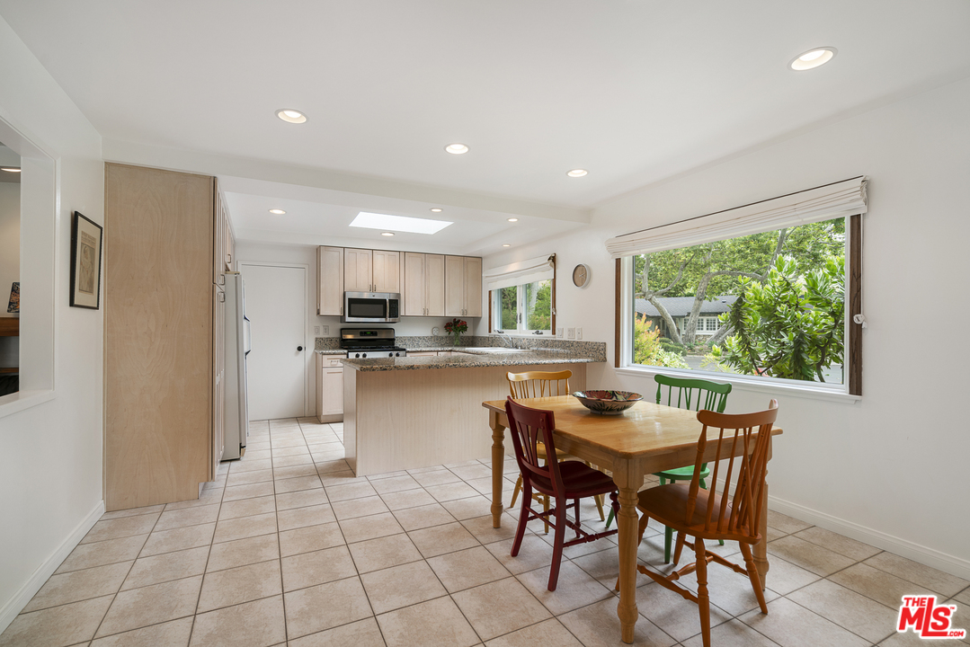 30611 Sicomoro Drive Malibu, CA 90265 - Photo 3 of 29