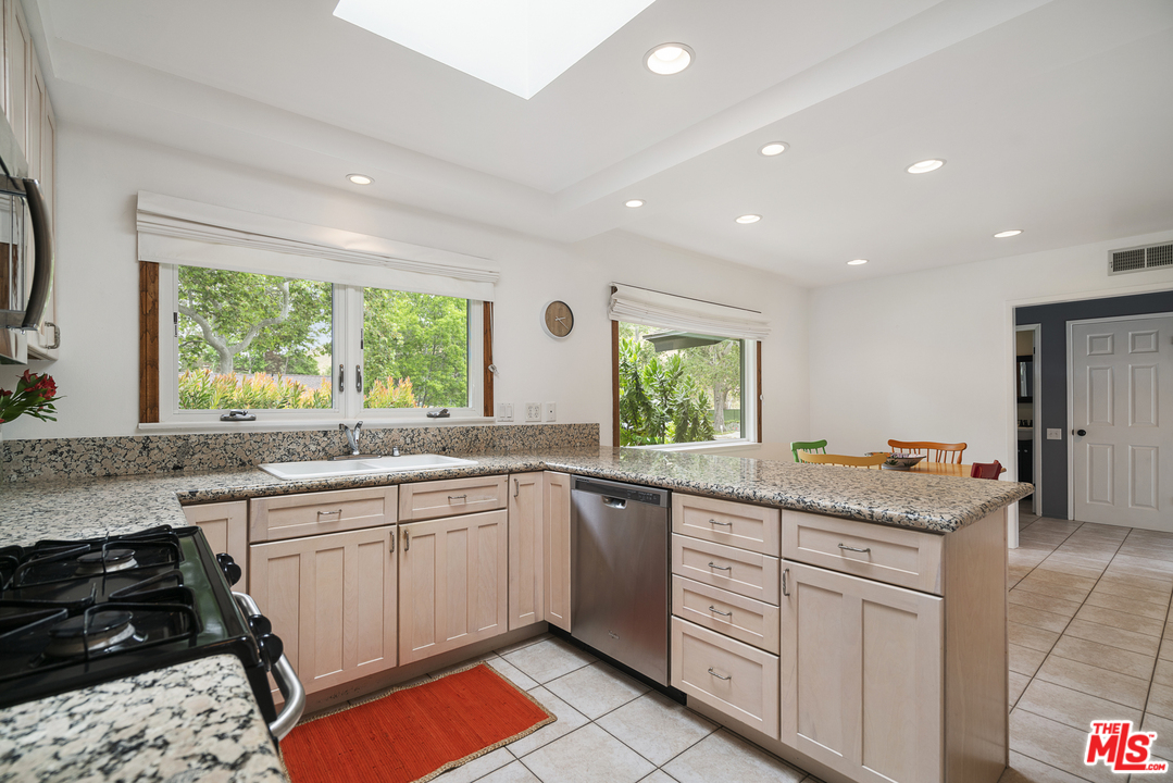 30611 Sicomoro Drive Malibu, CA 90265 - Photo 4 of 29