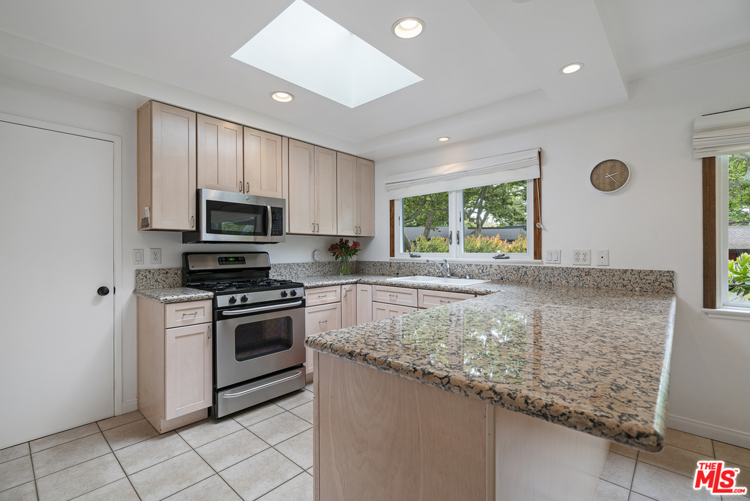 30611 Sicomoro Drive Malibu, CA 90265 - Photo 5 of 29