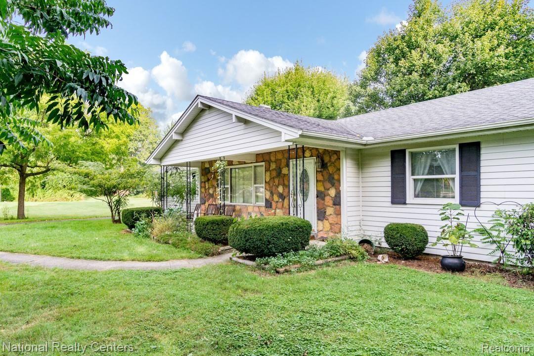 1615 East Wattles Road Troy, MI 48085 - Photo 2 of 25 Maintenance free exterior