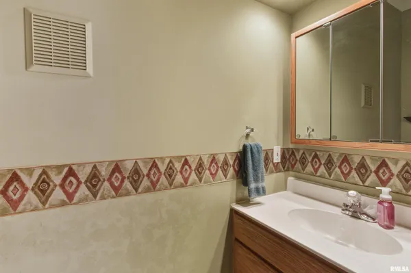 $300,000 | 1218 Joseph Street, Macomb, IL 61455