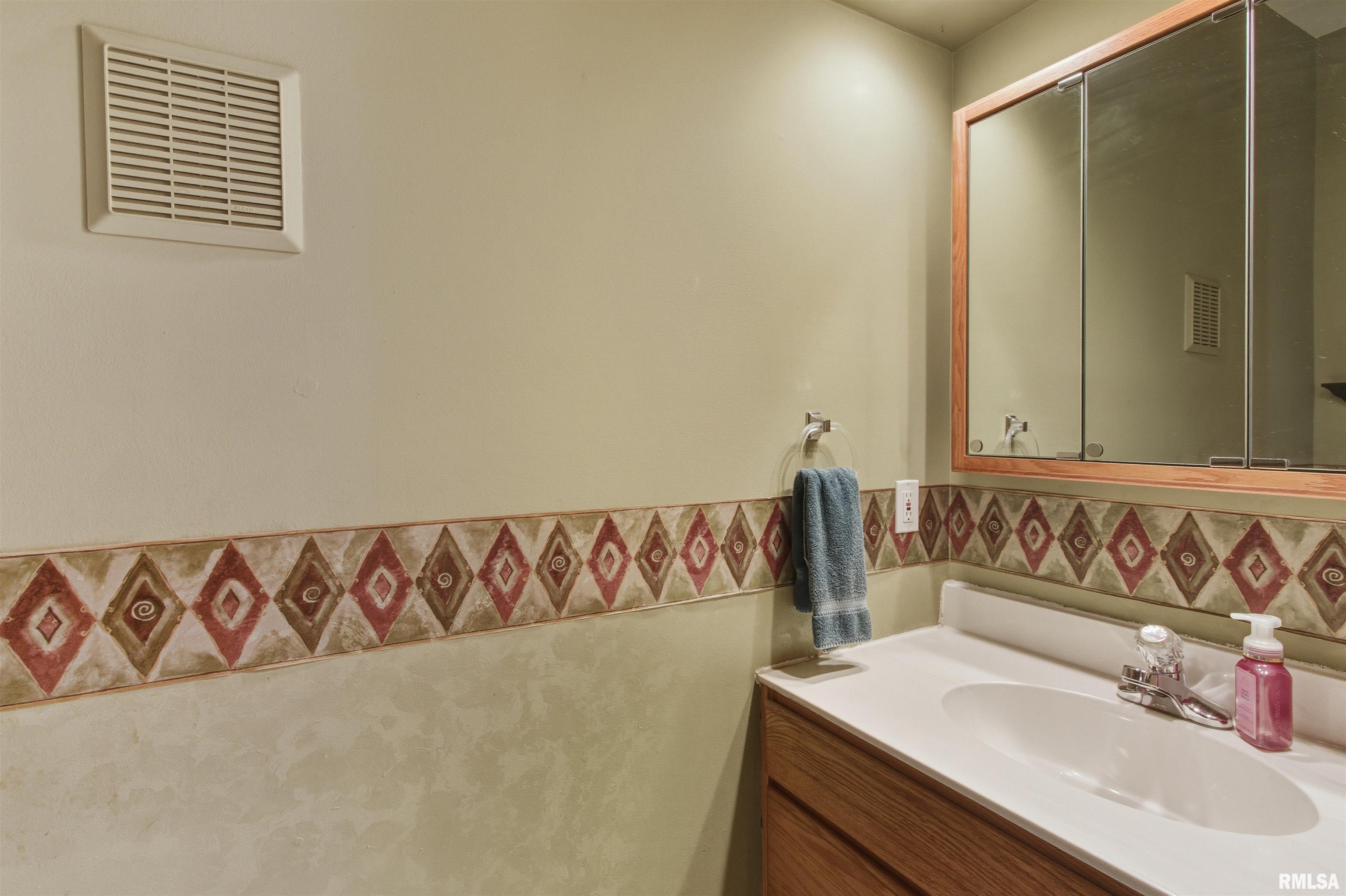 1218 Joseph Street Macomb, IL 61455 - Photo 16 of 41