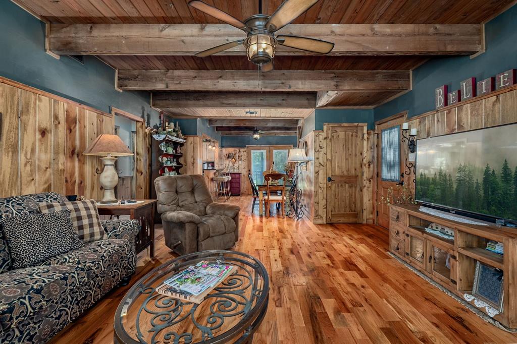 14392 Highway 78 Blue Ridge, TX 75424 - Photo 8 of 40 a living room with furniture and a flat screen tv