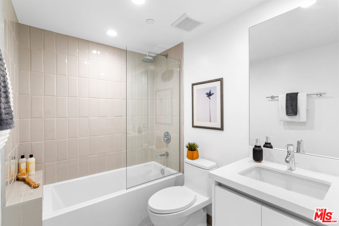 11620 Chenault Street, Unit 103 Los Angeles, CA 90049 - Photo 17 of 21 a bathroom with a sink toilet and bathtub