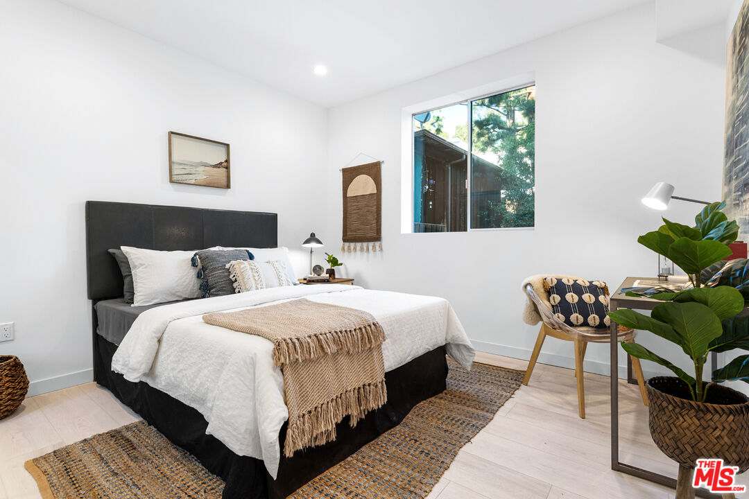 11620 Chenault Street, Unit 103 Los Angeles, CA 90049 - Photo 9 of 21 a bedroom with bed and a window