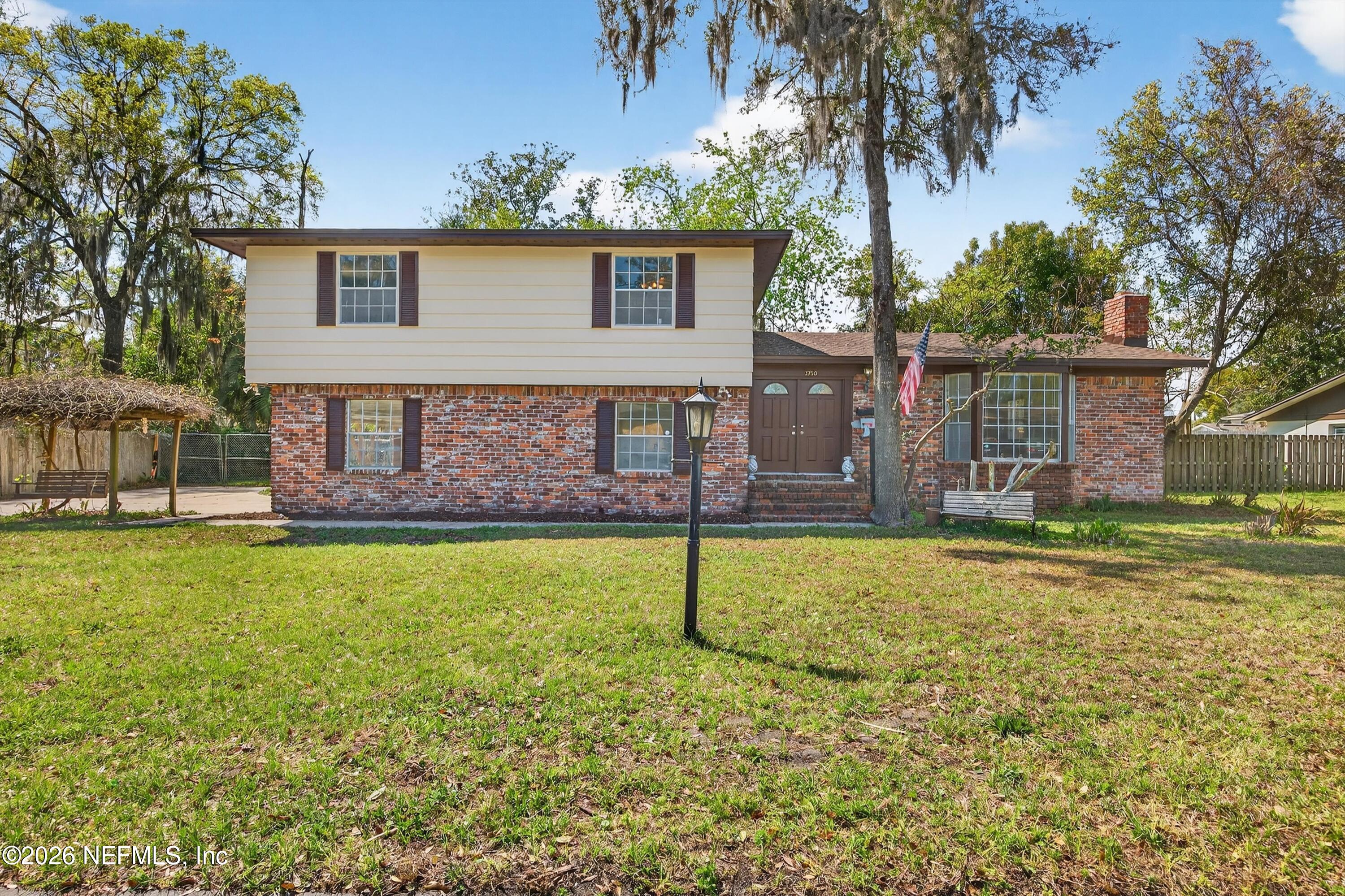 2750 Cedarcrest Dr  