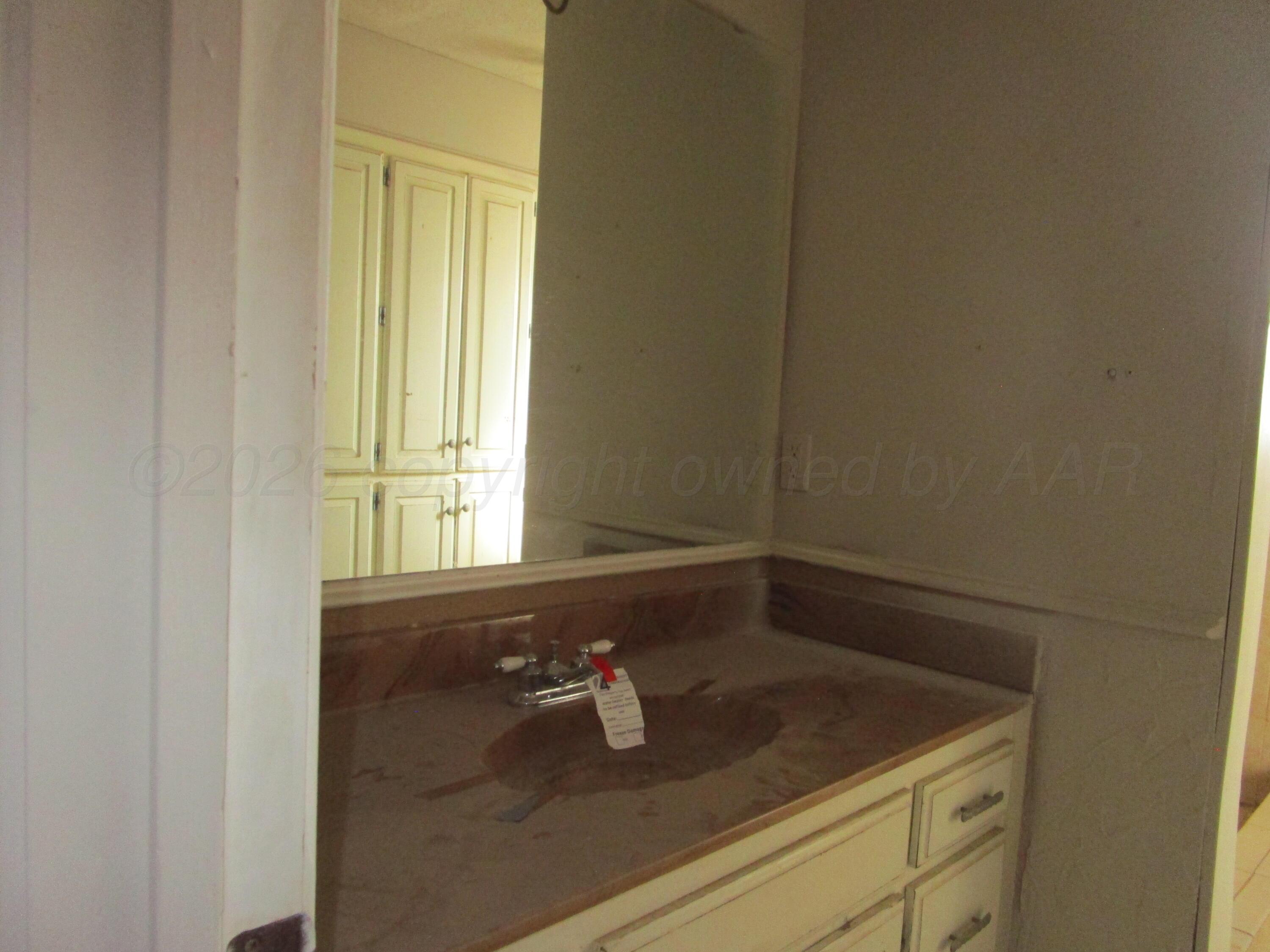 601 Alamo Street Claude, TX 79019 - Photo 22 of 30 a bathroom with a sink and vanity