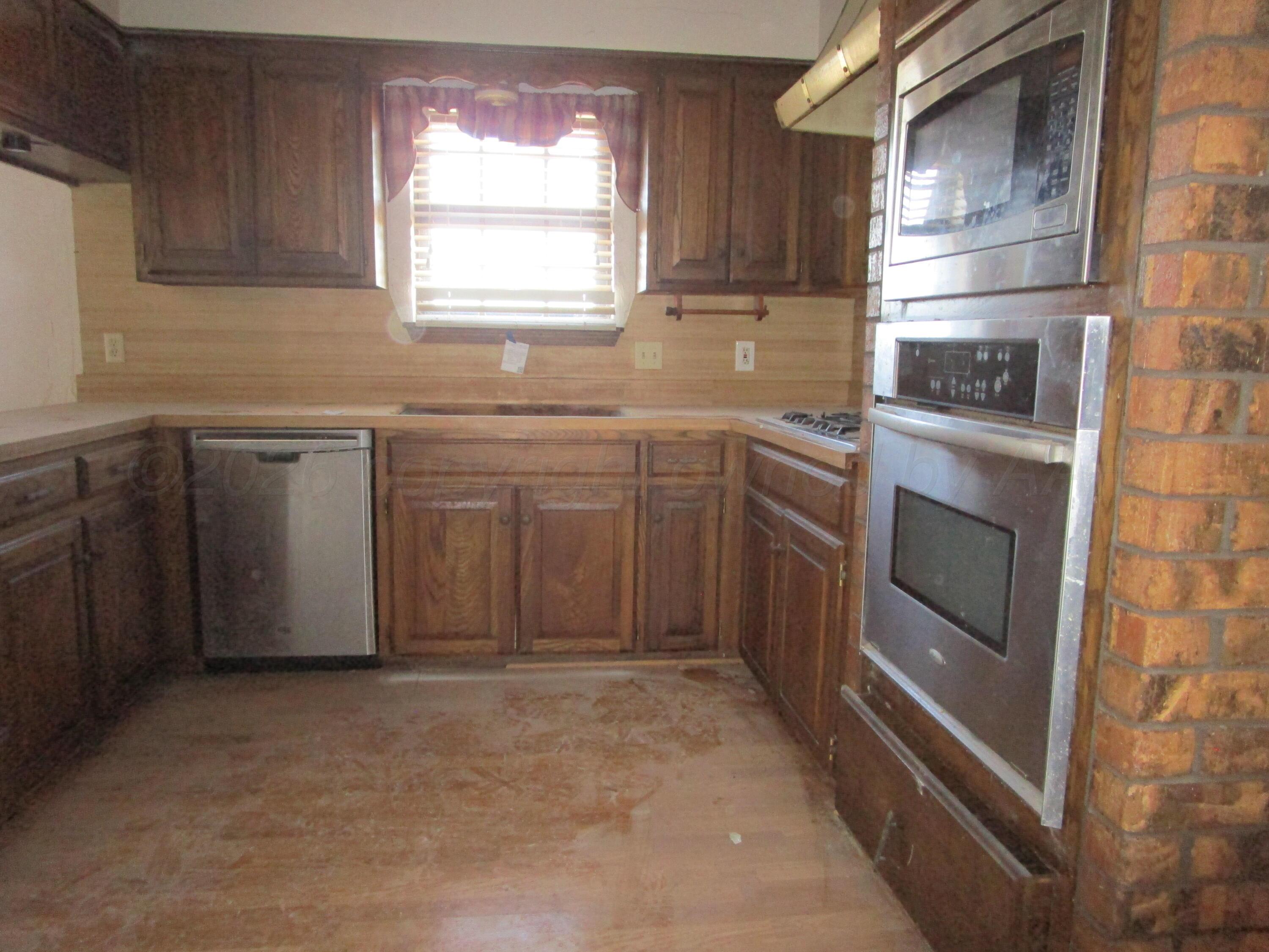 601 Alamo Street Claude, TX 79019 - Photo 7 of 30 a kitchen with a sink and cabinets