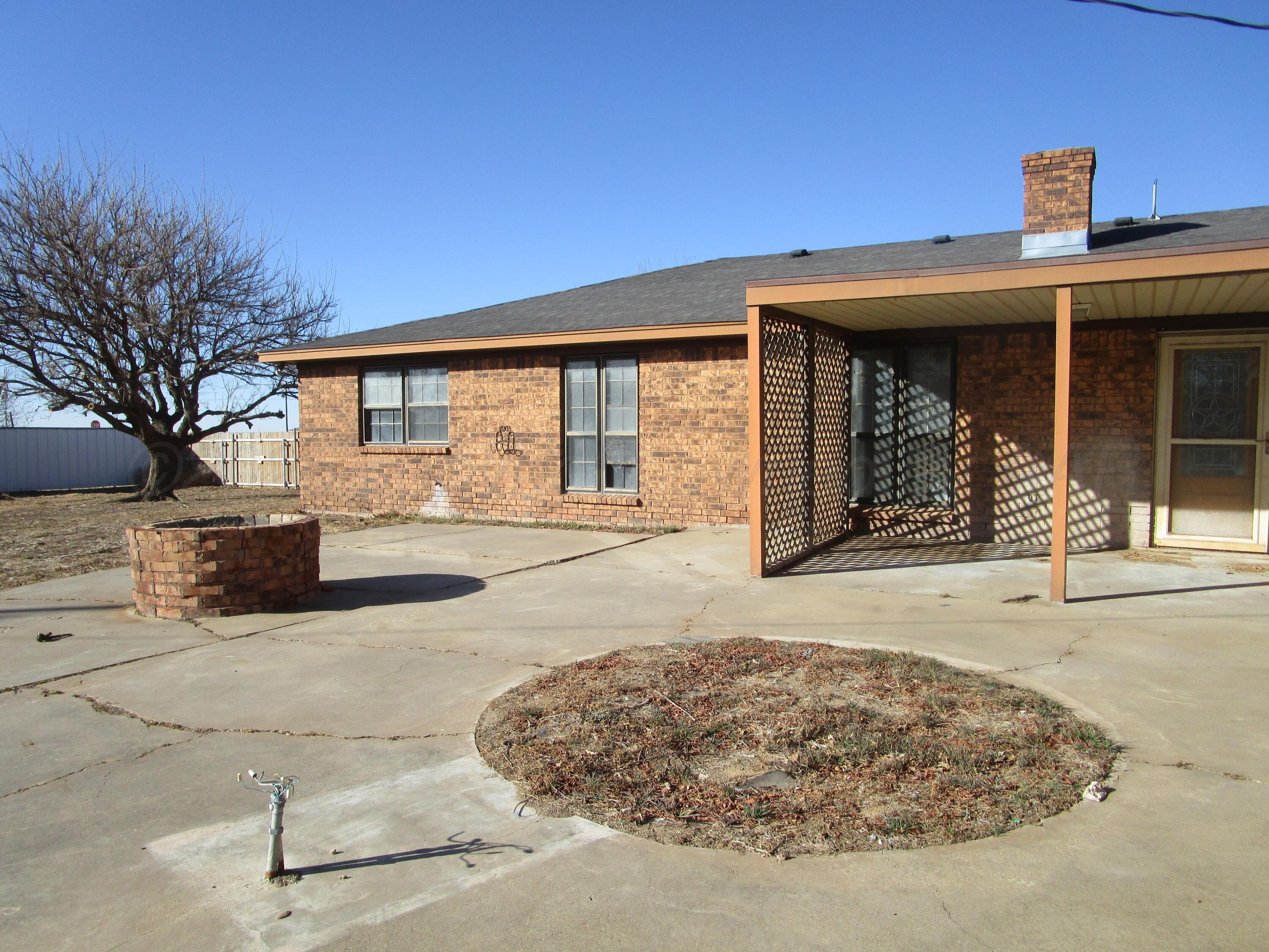 601 Alamo Street Claude, TX 79019 - Photo 8 of 30 front view of a house with a outdoor space