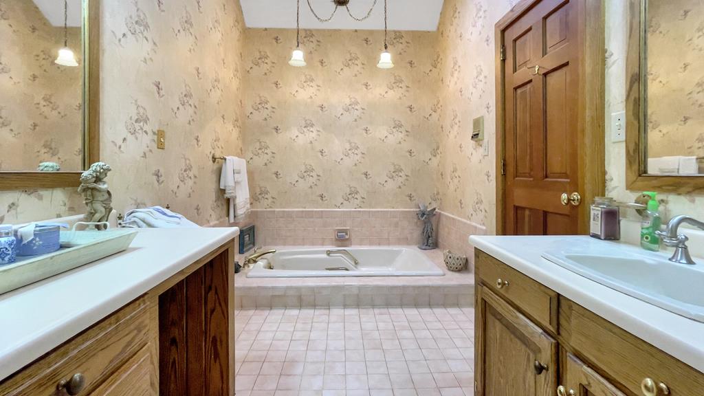 212 Hammond Road Greenwood, SC 29646 - Photo 25 of 40 Primary Bath 2