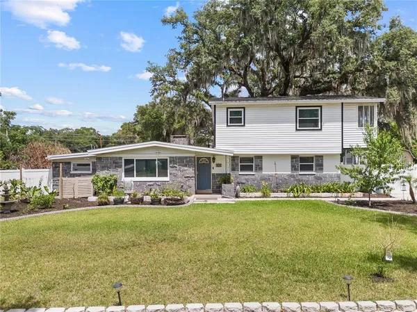 $459,900 | 115 Ten Oak Place, Valrico, FL 33594